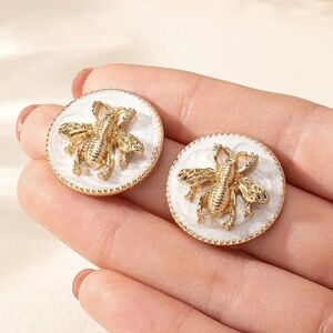 FASHION! Stud Earrings